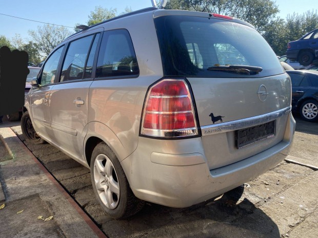 Opel Zafira B (2007) 1.9D Z19DT Alkatrszek #M1611