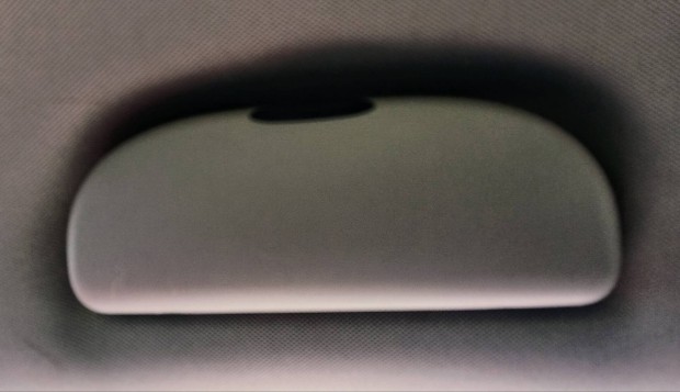 Opel  Meriva B  napszemveg tart
