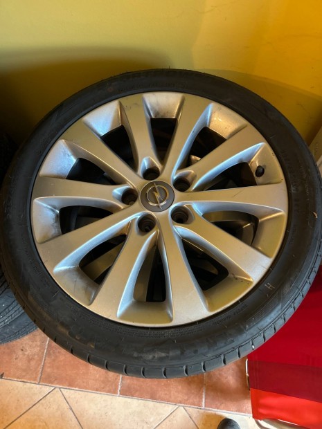 Opel alufelni ny�rigumival