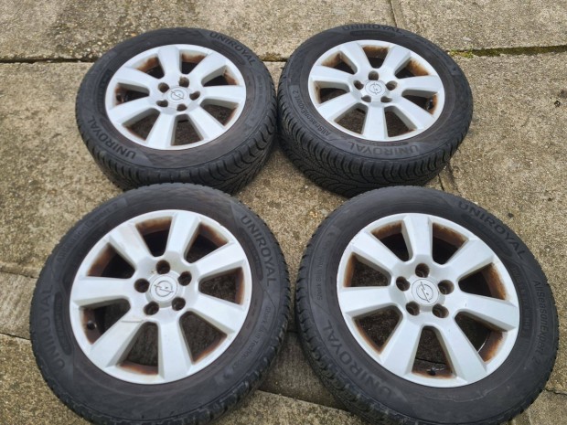 Opel alufelni �jszer� Uniroyal 4 �vszakos 16" gumival
