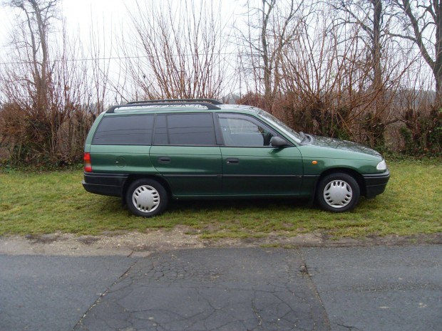 Opel astra 1.6 kombi szem�lyaut�