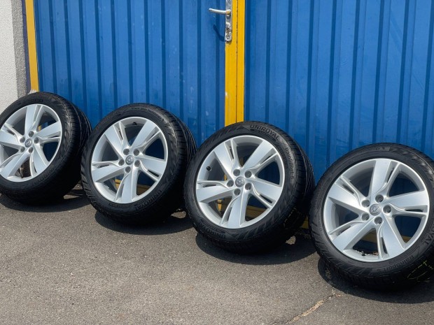 Opel astra 5x105 gyári alufelni 215/50R17 Nyárigumi