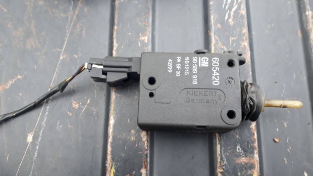 Opel astra G kombi üzemanyag tank ajtó nyitó motor