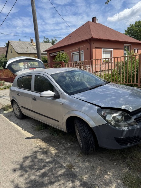 Opel astra H alkatrszek elad.