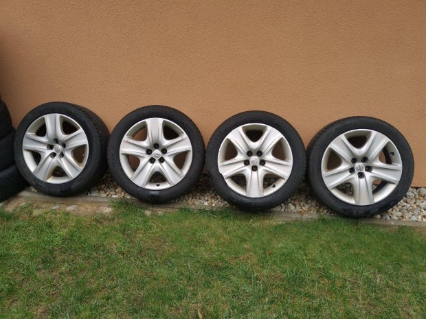Opel astra J 17-es Lemezfelni Nyárigumival