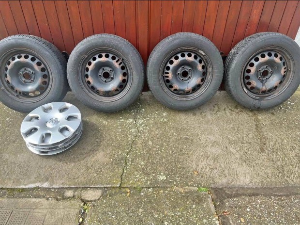 Opel astra J lemezfelni eladó nyári gumival 16"