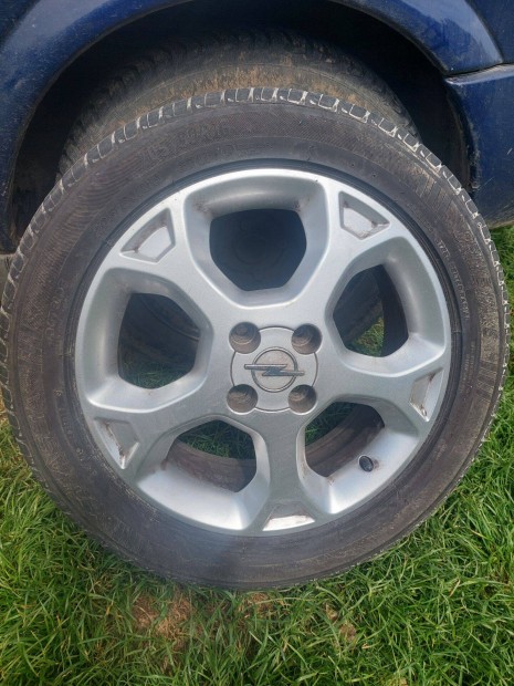 Opel astra alufelni nyári gumival