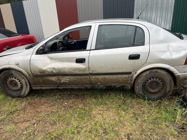 Opel astra elad 