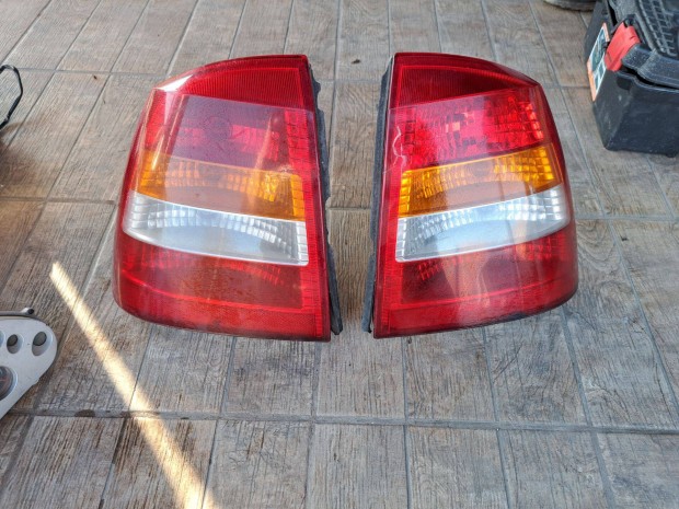 Opel astra g hátsó lámpa