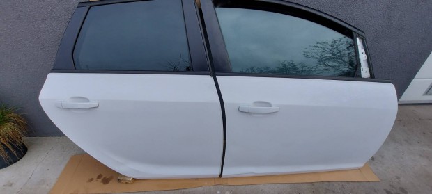 Opel astra j Kombi Jobbos Ajt�k