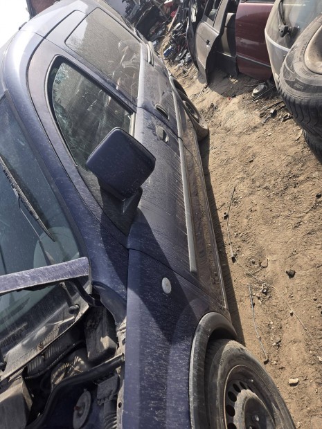 Opel combo 1.3 cdti bontott alkatr�szei.