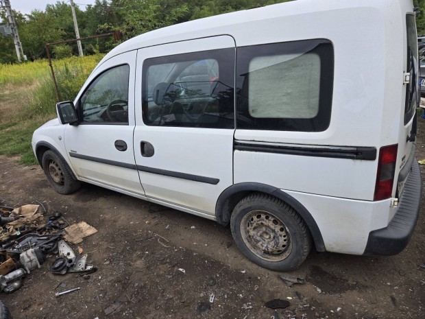 Opel combo c 1.4 bontott alkatrészei.