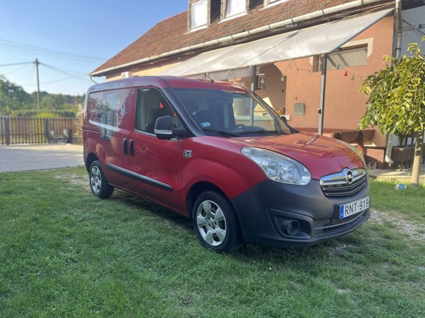Opel combo elad