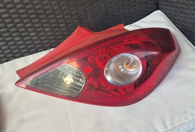 Opel corsa D Jobbhatso lampa