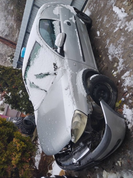 Opel corsa c 1.2 minden alkatrésze