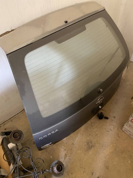 Opel corsa c csomagtérajtó