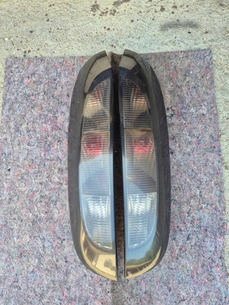 Opel corsa c fekete gyari hatsolampa par