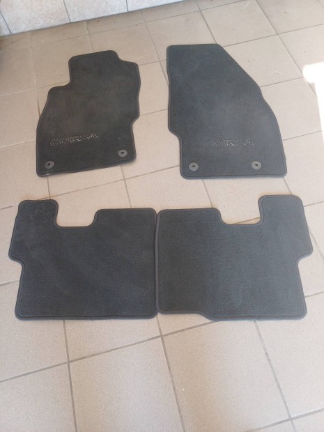 Opel corsa d gyári szövet szőnyeg hibátlan állapotban .