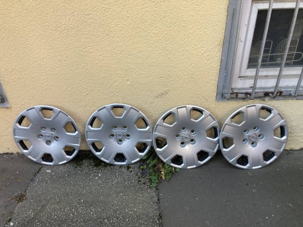 Opel eredeti dsztrcsa 4db