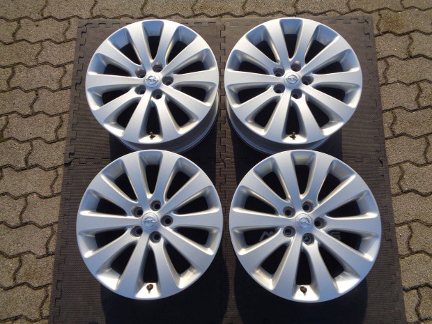 Opel gyári alufelni 17-es, 5×105-ös osztó újszerű állapotban eladó