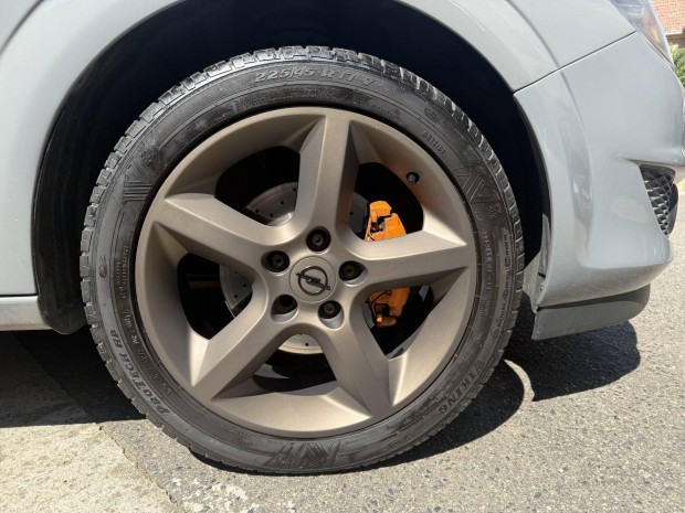 Opel gyári alufelni nyári gumikkal 5x110
