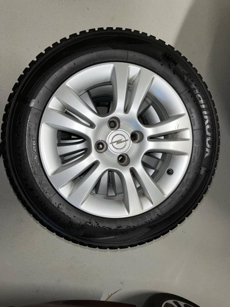 Opel gyári alufelni szett, téli gumikkal