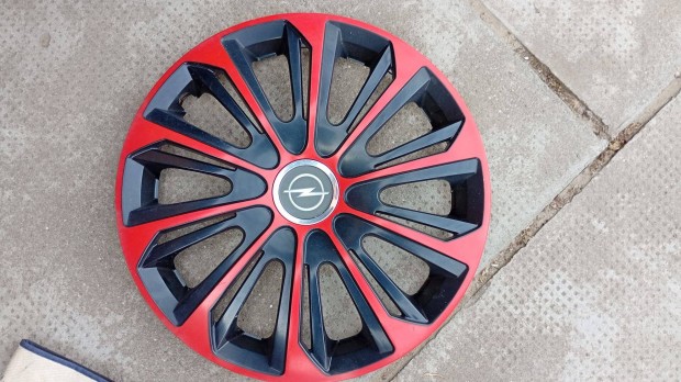 Opel gy�ri felni 5X14 t�li gumival, d�szt�rcs�val