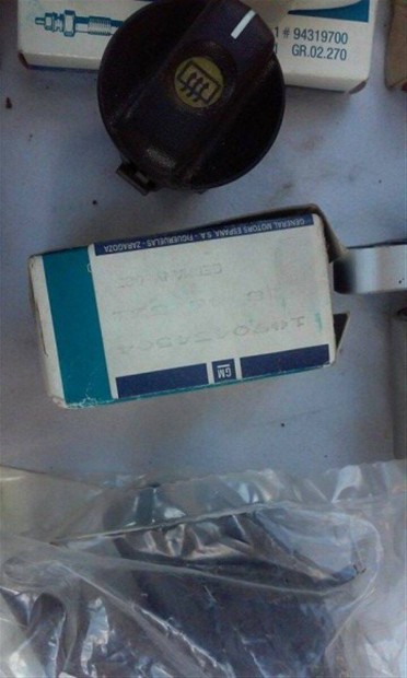 Opel gy�ri �j alkatr�sz elad�,h�ts�ablak f�t�s/ventill�tor kapcsol�