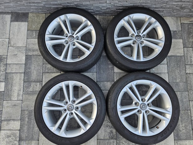 Opel insignia 18" alufelni 245/45r18 nyri gumival 