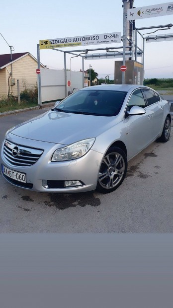 Opel insignia megkimlt!