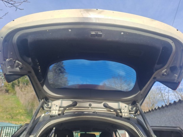 Opel insignia s�rv�d�  , ajt� , csomagt�r,  stb 