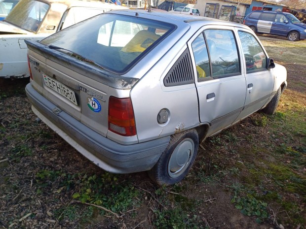 Opel kadett 1.5 dzel kasztni