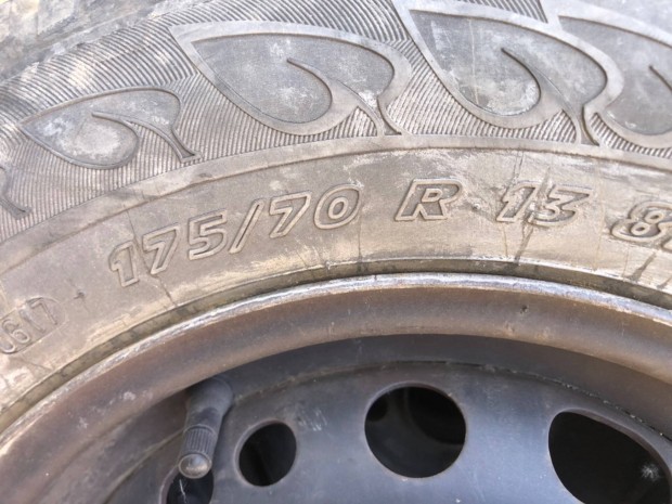 Opel lemezfelni 175/70 R13-as ngyvszakos gumival