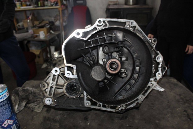Opel manuális 5 sebességes váltó F13C394 (279)