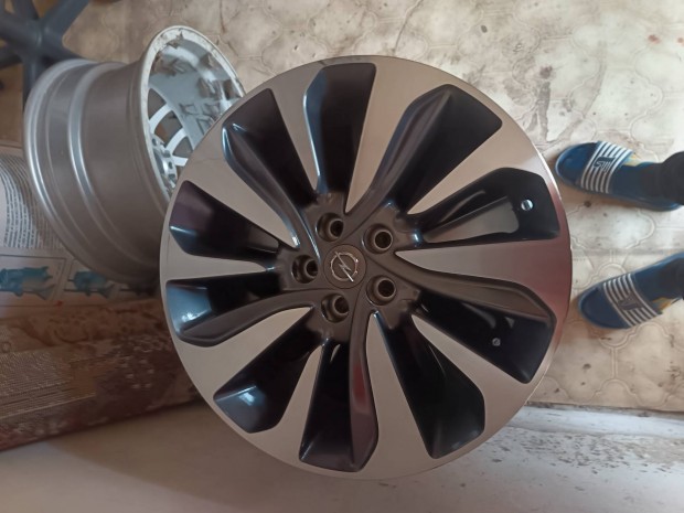 Opel mokka,astra j,k 5x105 18 col alufelni szett