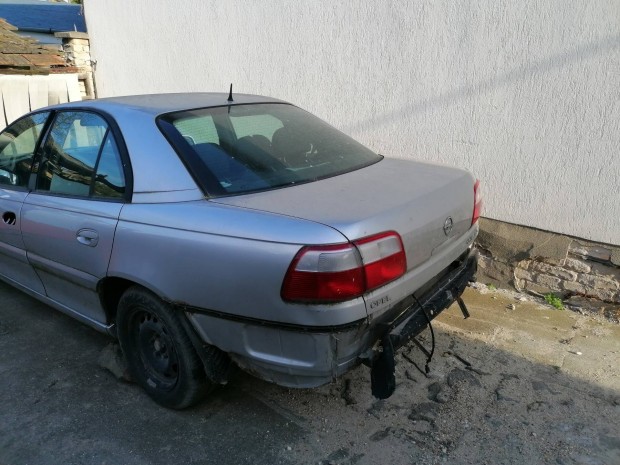 Opel omega alkatr�szek 