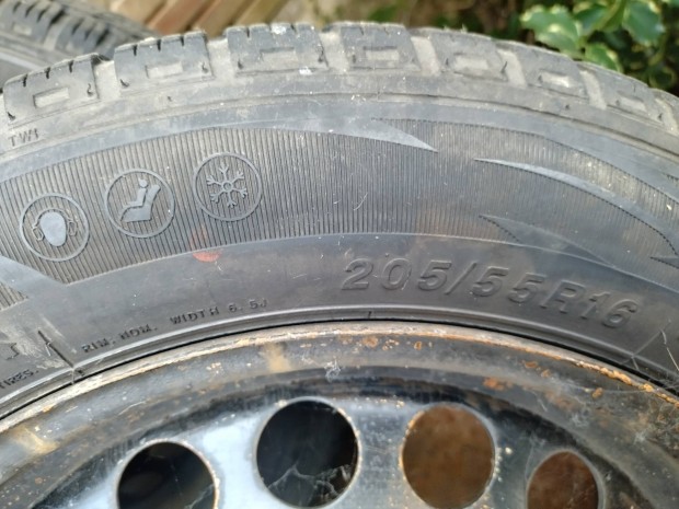 Opel téli garnitúra 205/55 r16 gyári dísztárcsákkal