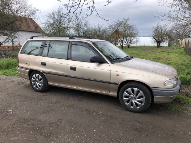 Opel új R15 dísztárcsa garnitúra eladó!