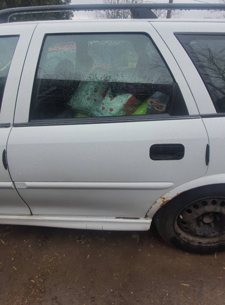 Opel vectra b kombi ajtó 15000