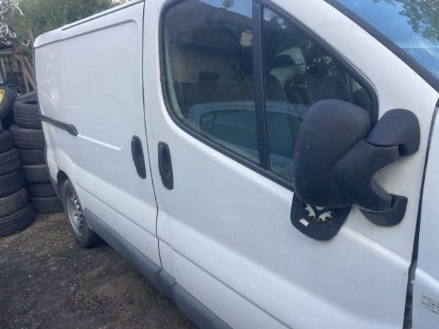 Opel vivaro renault trafic 2.0dci karosszria ajt 