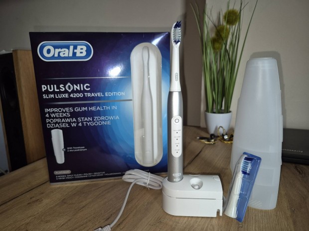 Oral-B Pulsonic Slim Luxe 4200 Travel Edition elektromos fogkefe