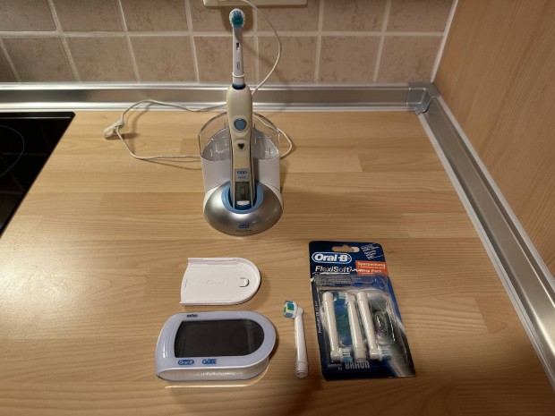 Oral-B Triumph elektromos fogkefe ptfejekkel