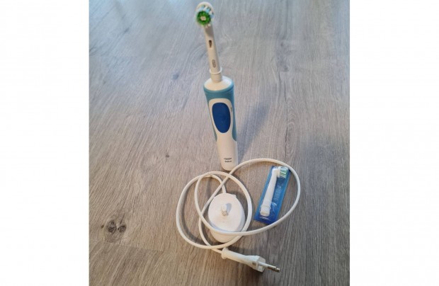 Oral-B elektromos fogkefe elad (hasznlt kszlk, j kefe) r: 2.900