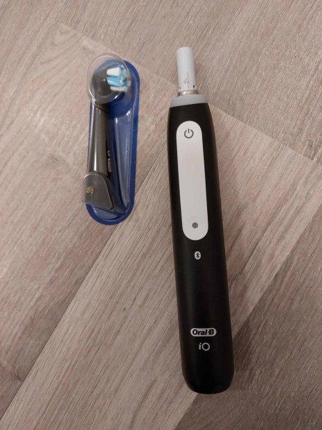 Oral-B iO Series 4 Matt Black