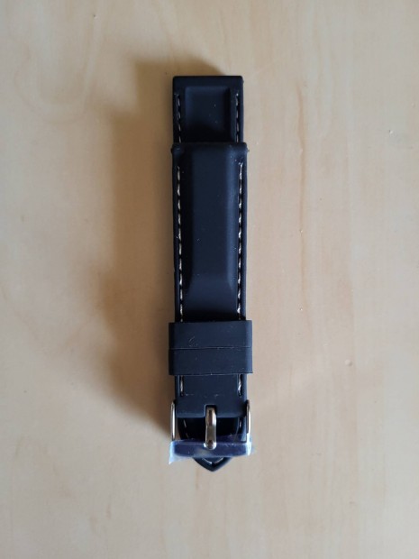 Óraszíj Fekete szilikon fehér varrással (22mm)