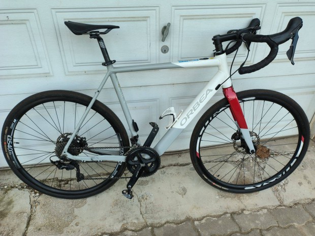 Orbea ebike , Shimano 105 2*11 váltás, hidrós tárcsafékkel