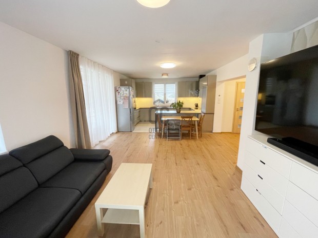 �rbotty�ni elad� t�gla csal�di h�z