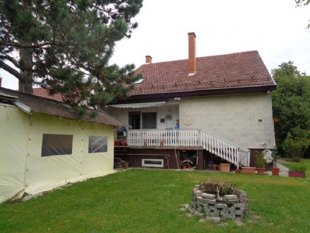 �reghegyen csal�di h�z elad�