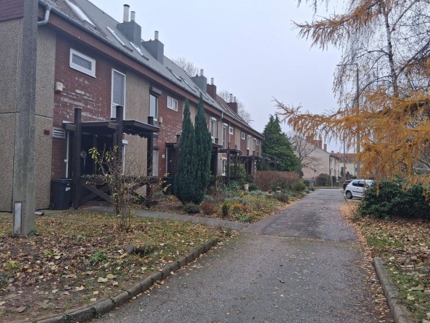 �reghegyen elad� t�rsash�zi lak�s