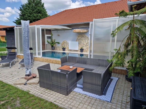 �reglakon medenc�s csal�di h�z elad�